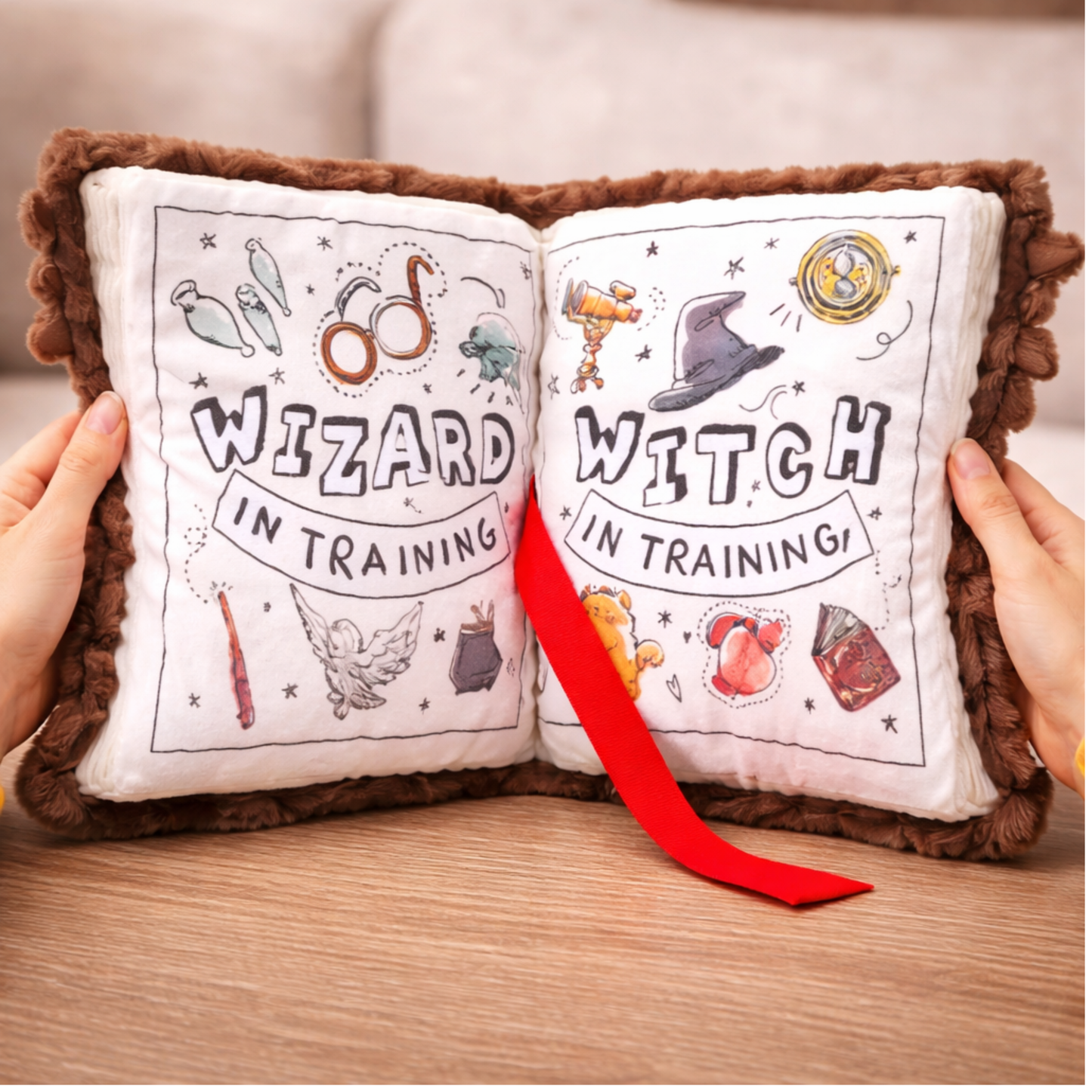 Almohada libro de los mounstruos